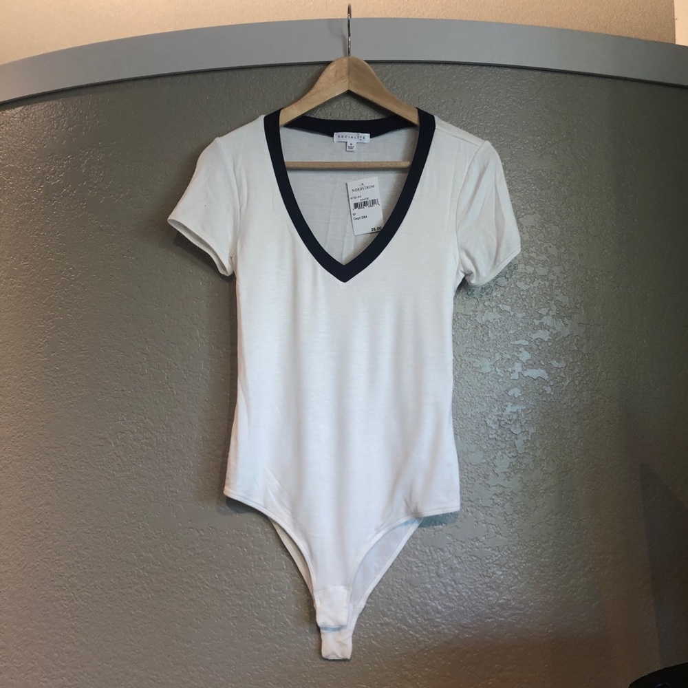 Socialite v neck short sleeve body suit